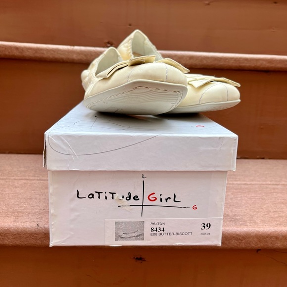NIB Latitude Girl Stretchy Leather Flats 37, Biscuit - Picture 2 of 8